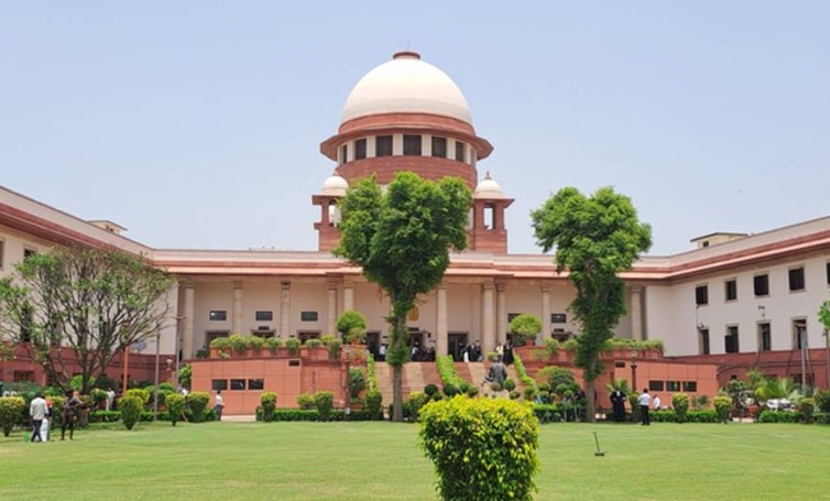 Respond in 4 weeks to pleas challenging change in status of J-K: SC to Centre