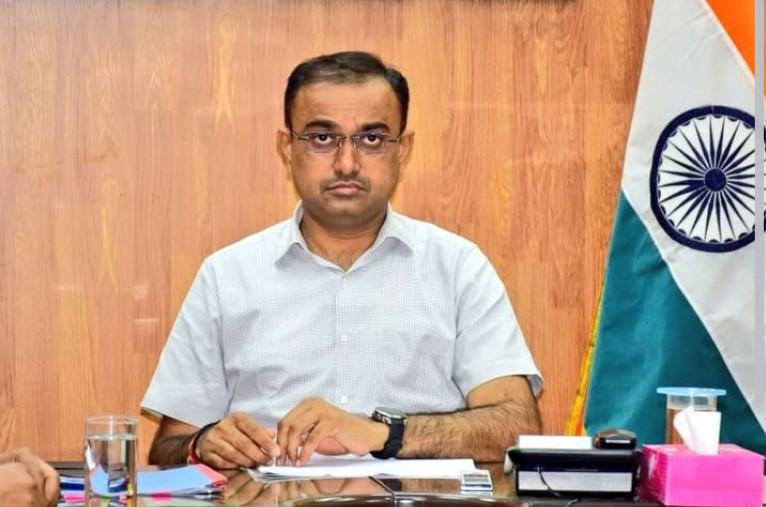 Div Com reviews Flood related preparedness, restoration of services in affected areas across Jammu Division