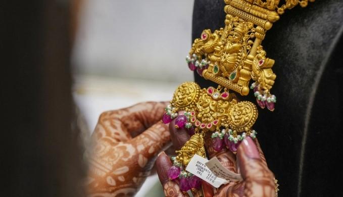 Gold prices surge Rs 723 to hit a record high of Rs 1,10,312/10 g on Fed rate cut bets, weak dollar