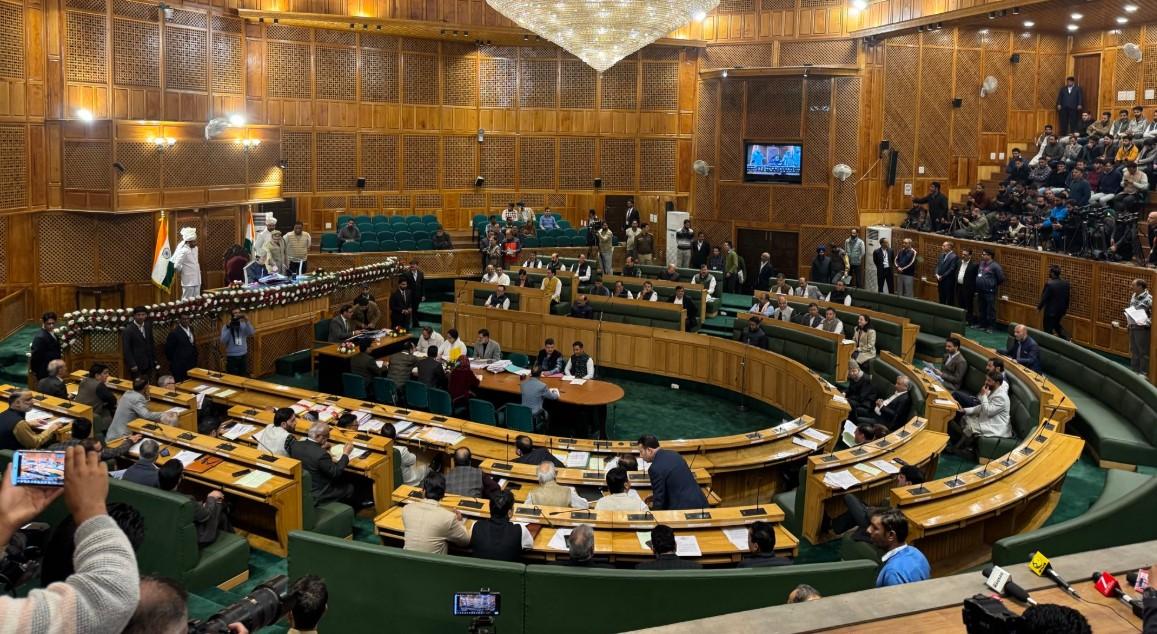 “Sarei Raaz Khol Dunga,” says Deputy CM as House erupts over cross-voting row with “vote chori” slogans