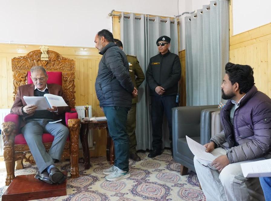 Various delegations call on LG Kavinder Gupta