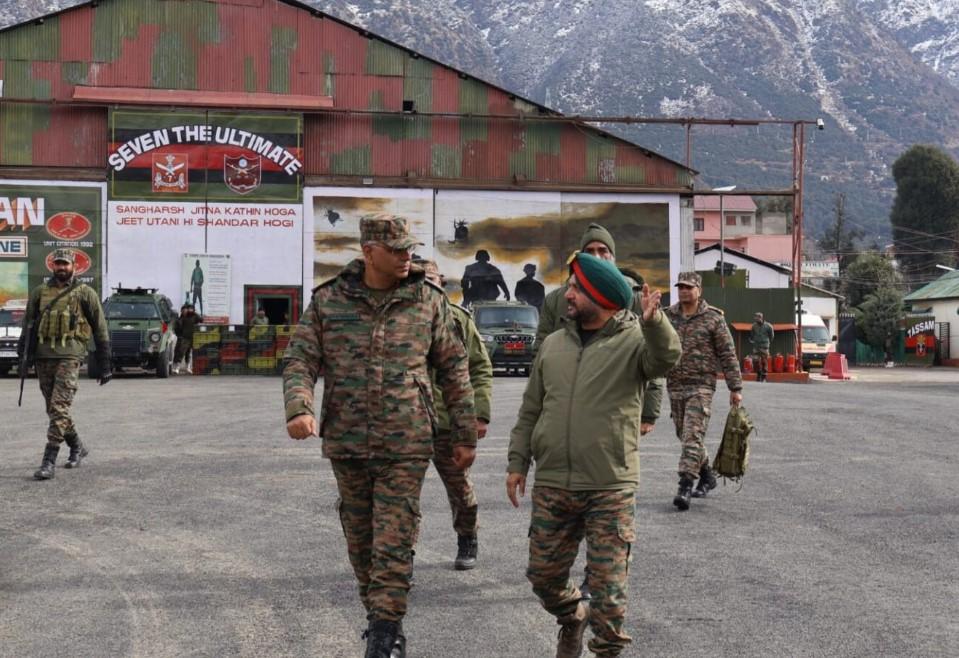 White Knight Corps GOC visits J&K’s Kishtwar, asks troops to remain mission-ready