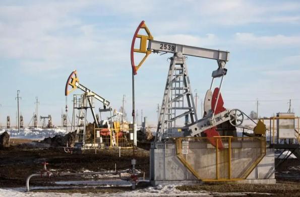 Trump reverses Russia oil stand, renews sanctions waiver for countries to buy Russian crude