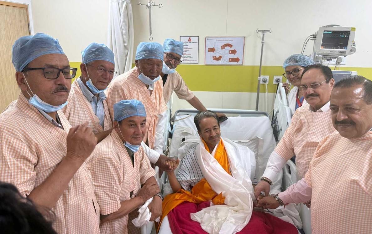 Sonam Wangchuk ends his hunger strike after 26 days in presence of  MoS Jitendra Singh, Health Minister JP Nadda