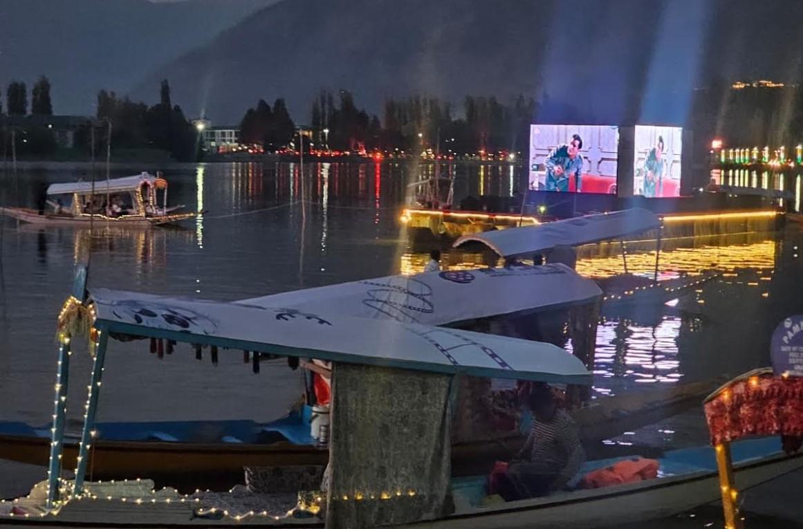 Floating cinema draws huge crowds as IFFJK brings cinema to Dal Lake