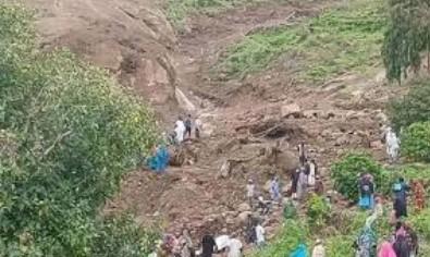 Govt directs clearance of flood debris from farmlands in J&K