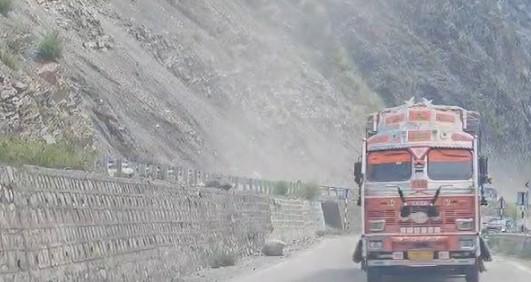 Two-way movement for heavy vehicles on Jammu-Srinagar NH restored: Officials