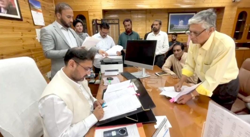 Satish Sharma meets delegations; reiterates commitment to public welfare