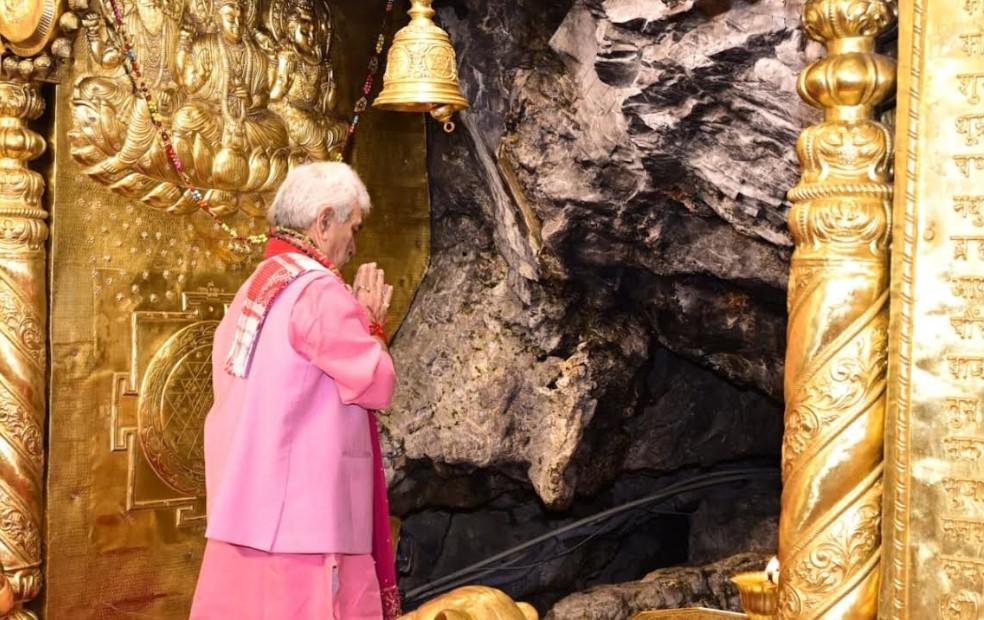 LG Manoj Sinha pays obeisance at Mata Vaishno Devi Shrine