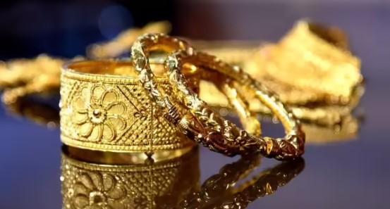 Gold climbs Rs 1,100 to Rs 1.39 lakh per 10g in Delhi markets