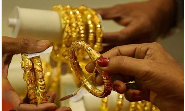 Gold rallies Rs 1,950 to record high of Rs 1,27,950 per 10g in Delhi