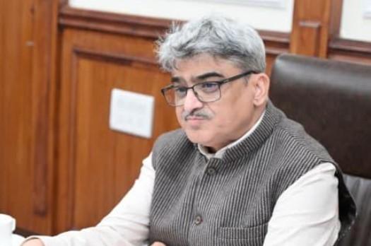 Chief Secretary reviews issues concerning PM Package Employees