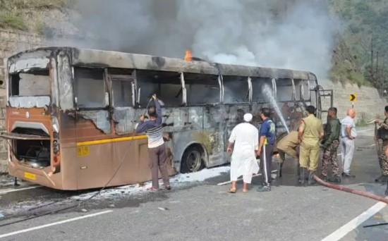 LG Reviews Situation After Amarnath Yatra Bus Catches Fire In Ramban
