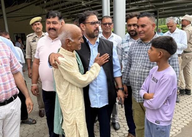 Satish Sharma visits cross border firing victims; assures support to displaced residents