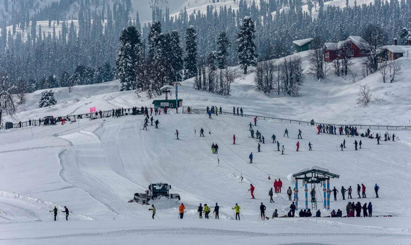 Gulmarg all set for winter rush with grand New Year carnival