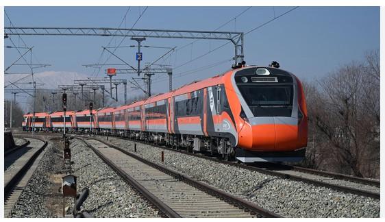 Northern Railways begins commercial operations of Vande Bharat train between Katra and Srinagar
