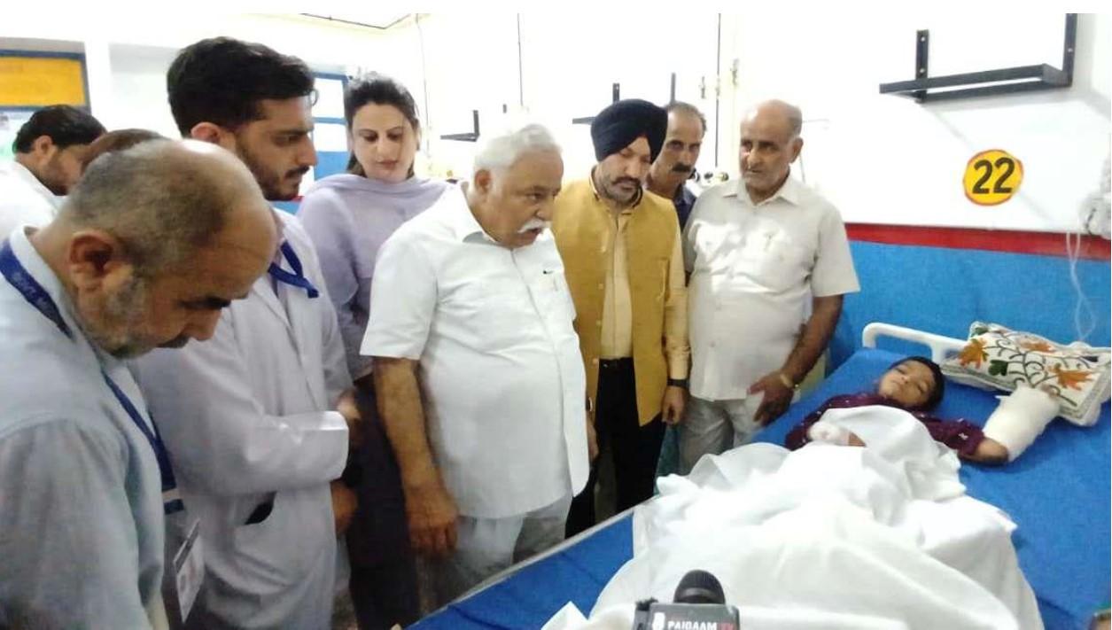 Sadhotra visits GMC Jammu, enquires about health status of Machail Mata pilgrims in Chasoti cloudburst