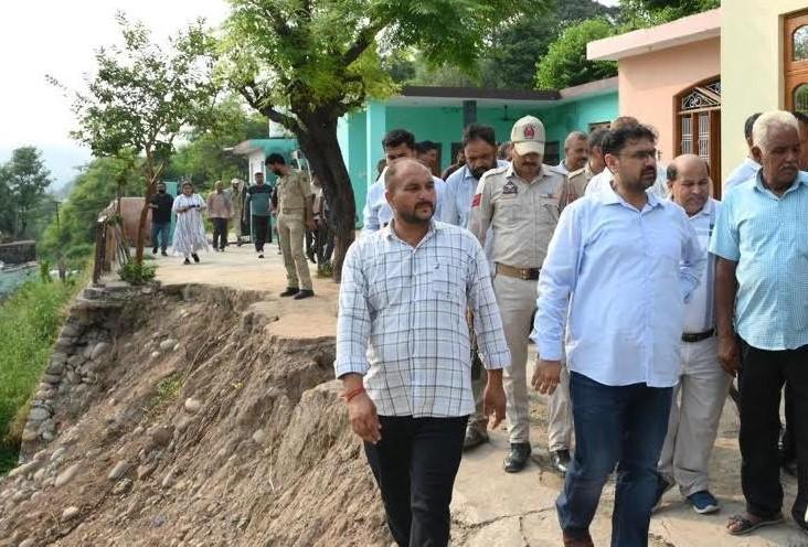 Satish Sharma reviews essential supplies in flood-affected Samwan, Kharah Balli blocks of Jammu district