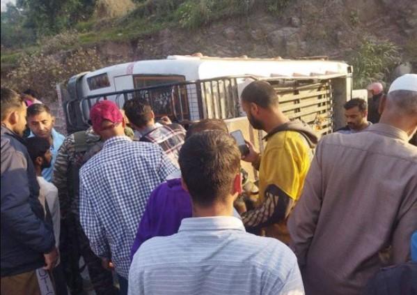 rajouri mai ek bada s@dak H@dsa; 21 injured