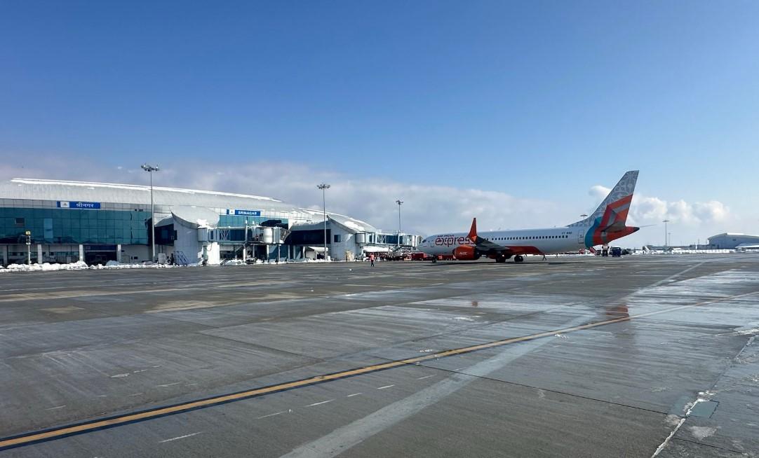 50 flights to and from Srinagar cancelled due to snowfall