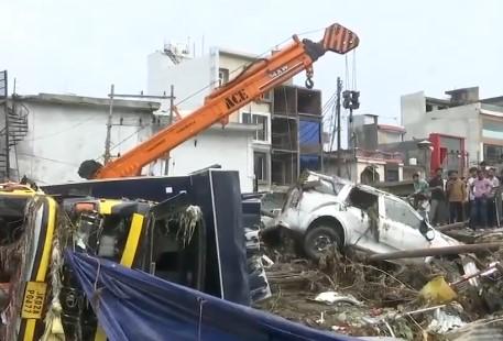 Vehicles Crushed by Flash Floods Pulled from Rajouri's New Bella Bus Stand