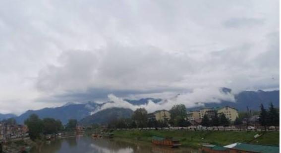 Hot, Humid Weather to Continue across J&K Till August-End, Says MeT