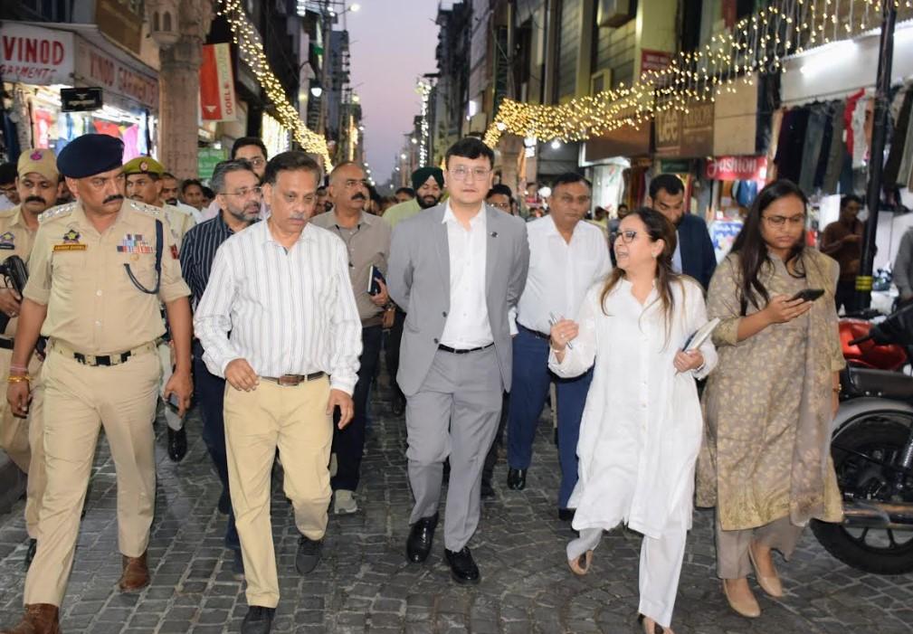 DC Jammu inspects old city bazaars ahead of festive season