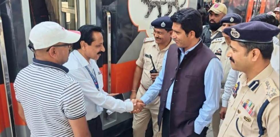 Vande Bharat Train accorded warm welcome at Sangaldan Station