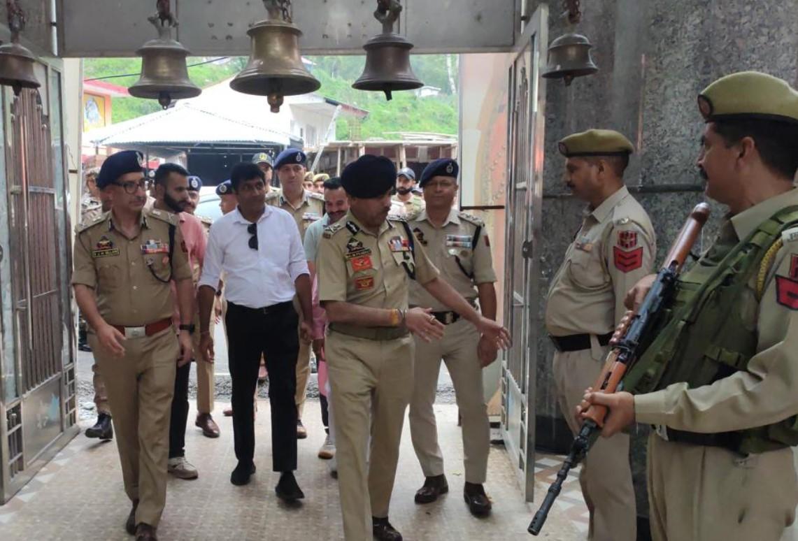 J&K DGP pays obeisance at Budha Amarnath in Poonch, reviews security