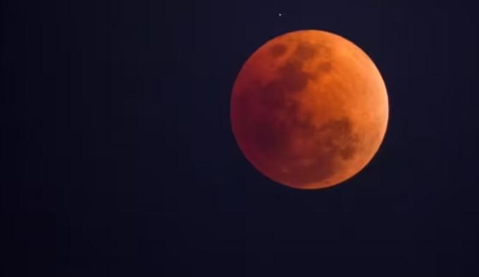 Lunar Eclipse 2025: Do's and Don'ts to follow during Chandra Grahan