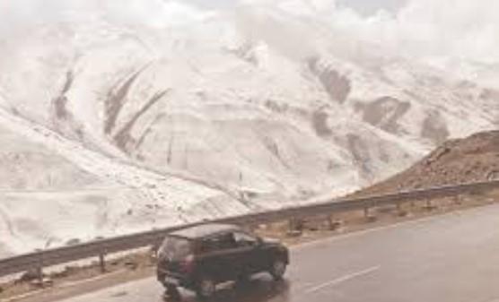 Mughal Road Reopens for LMVs After Snowfall Disruption