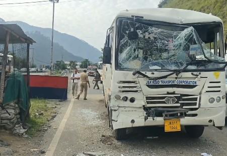 Amarnath Yatra Convoy Accident: 18 Pilgrims Sustain Minor Injuries in Chanderkote