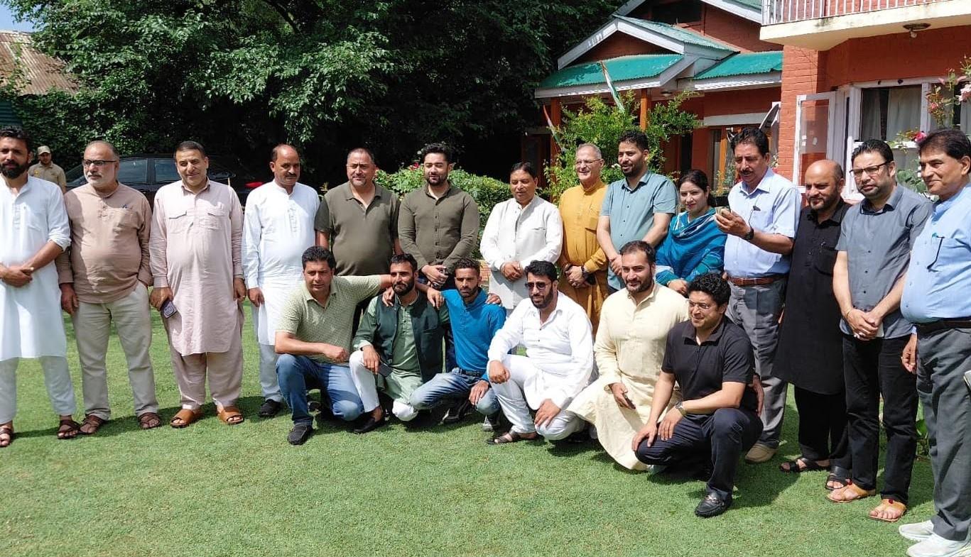 Sat, Kavinder review current organizational structure, stress for strengthening BJP at grassroots level in Srinagar