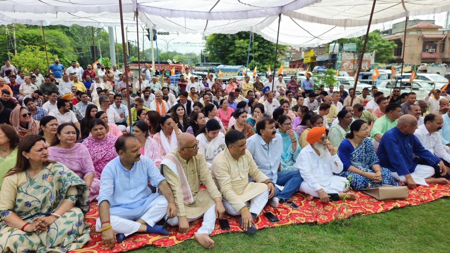 BJP protests against compulsory Urdu for Naib Tehsildar Posts, terms it a continuation of Omar Abdullah’s biased legacy