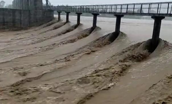 DM Samba visits rain-affected areas; Ensures relief measures for affected families