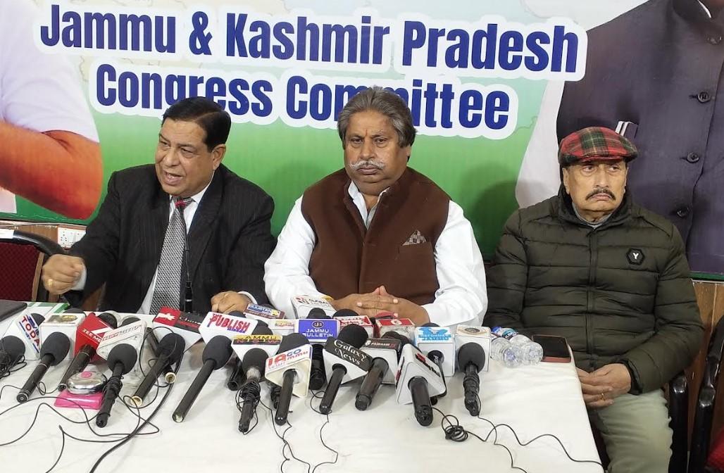 Congress delegation honours Kuldeep Sharma, daughter Tania, term them ambassadors of religious harmony “Mohabat Ki Dukan”