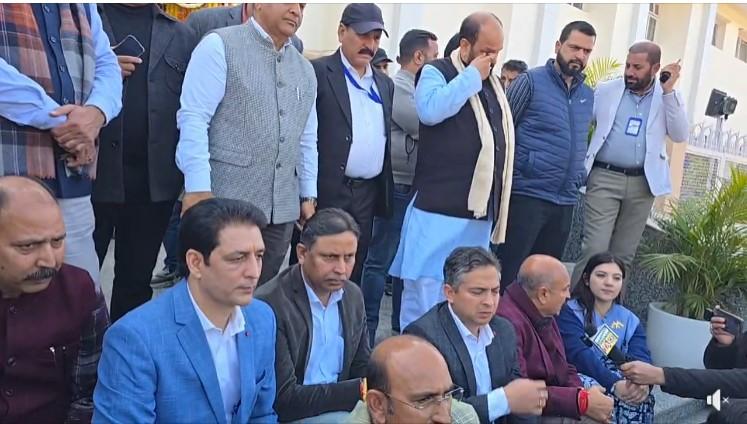 #JKAssembly BJP MLA’s Protest;  Demands #DailyWagers Regularised and One Separate NLU in #jammu