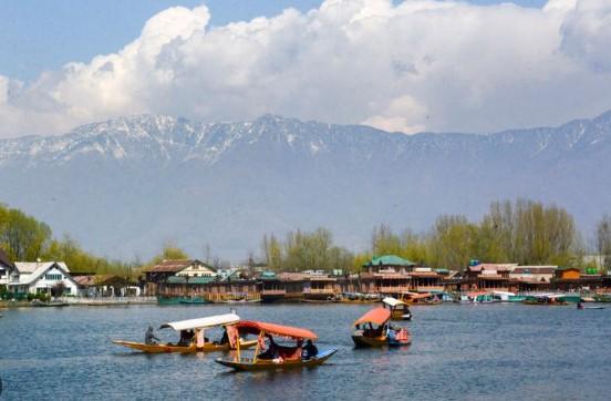U.S. tourist passes away during stay in Dal Lake houseboat in J&K