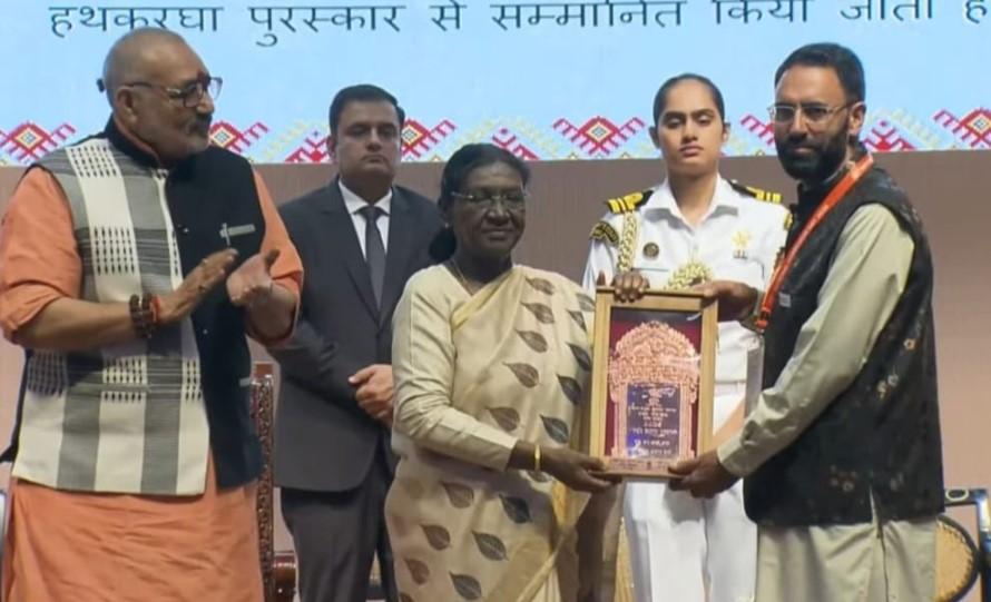 President of India confers National Handloom Award on 2 Master Weavers from Kanihama
