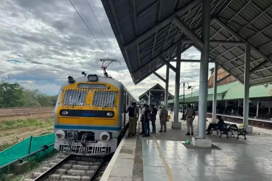 Cabinet approves 78-day bonus for 11.4 lakh railway employees, up to Rs 17,951 each