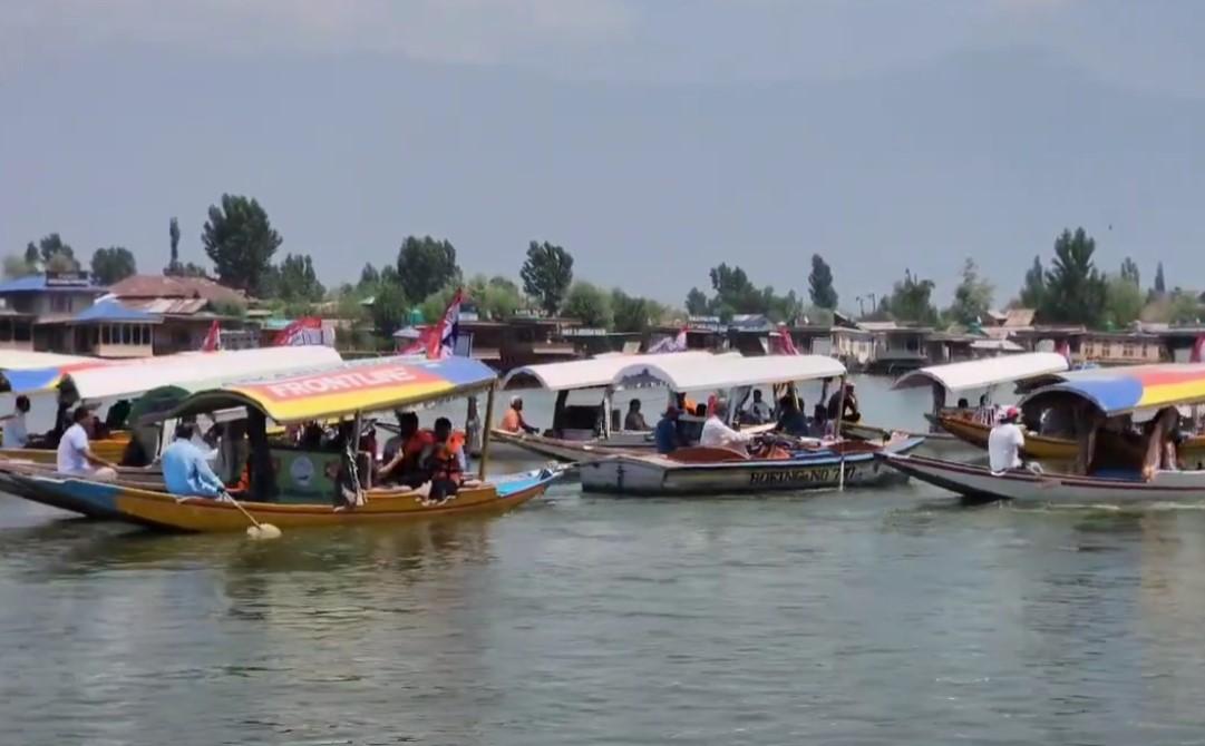 Apni Party organises Shikara rally at Dal Lake to revive J&K tourism