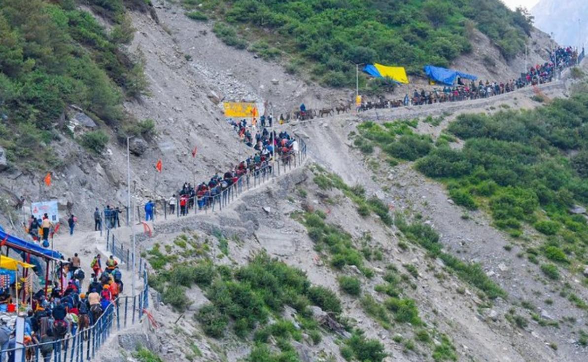 Fresh batch of over 7,500 pilgrims leaves for Amarnath shrine
