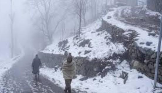 Fresh snowfall at Zojila as freezing temperatures grip Kashmir Valley
