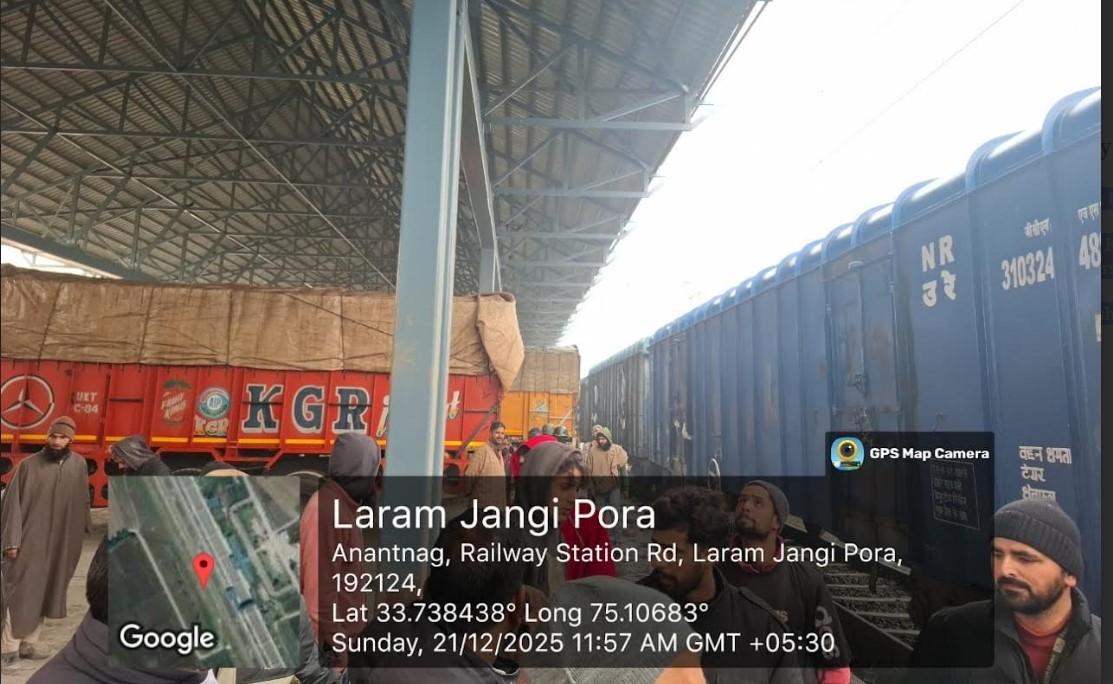 Lieutenant Governor congratulates Indian Railways after first-ever foodgrain freight train reached Kashmir valley carrying approximately 1384 tonnes of rice