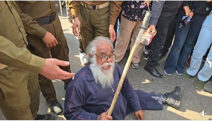 Jammu: sadak bandh kr Handicapped ne apni मांगों को लेकर किया प्रदर्शन