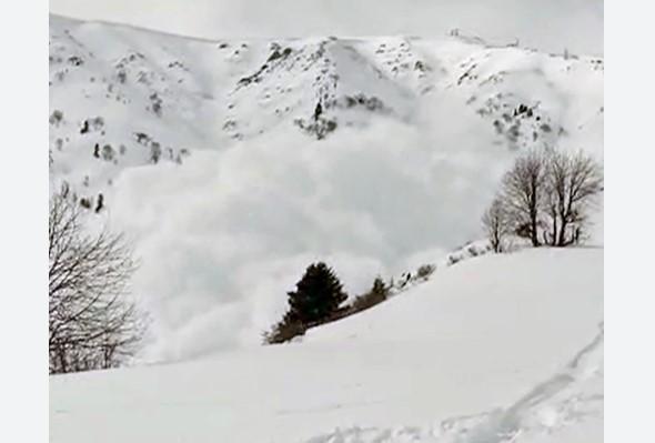 Medium Avalanche Warning Issued for Higher Reaches of Kashmir