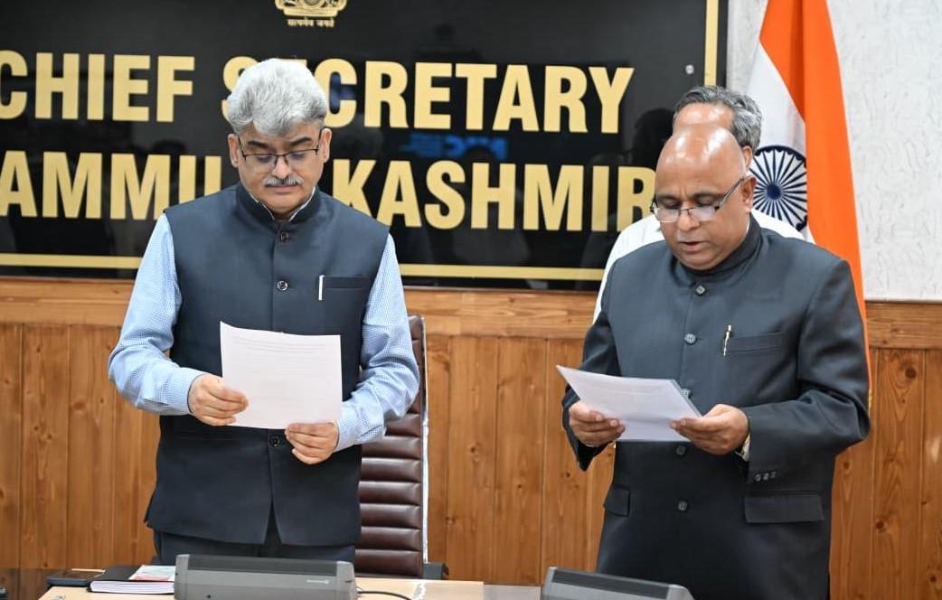 Chief Secy Administers Oath of Office to Chairperson, J&K Water Resources Regulatory Authority