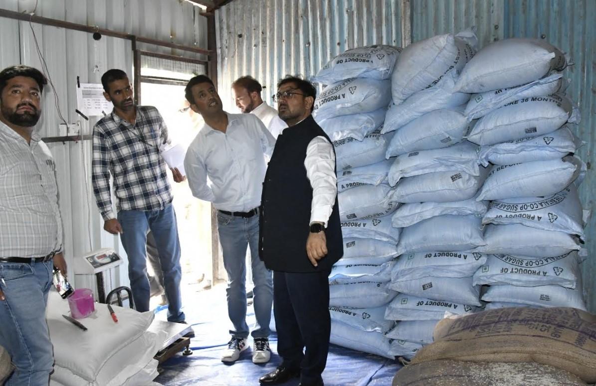 Satish Sharma visits Baltal, reviews arrangements for essential commodities, transport for SANJY-2025