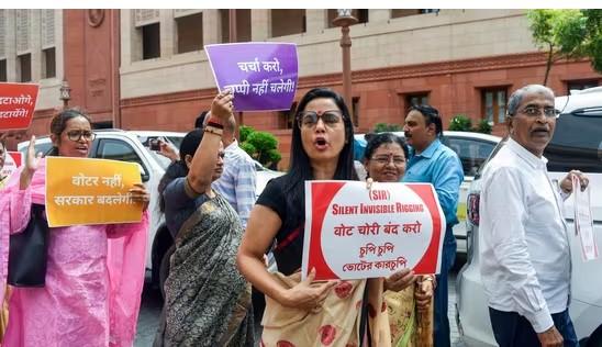 Opposition holds ‘T-shirt protest’ against SIR, ‘vote chori’ in Parliament premises