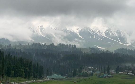 Ski resort Gulmarg receives fresh snowfall